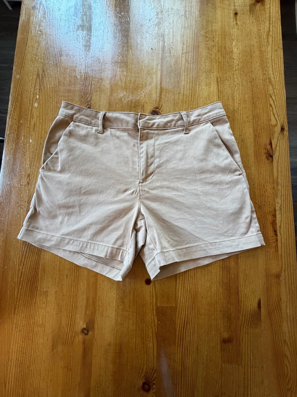Banana Republic Beige Women's Chino Shorts - Classic High-Rise Design